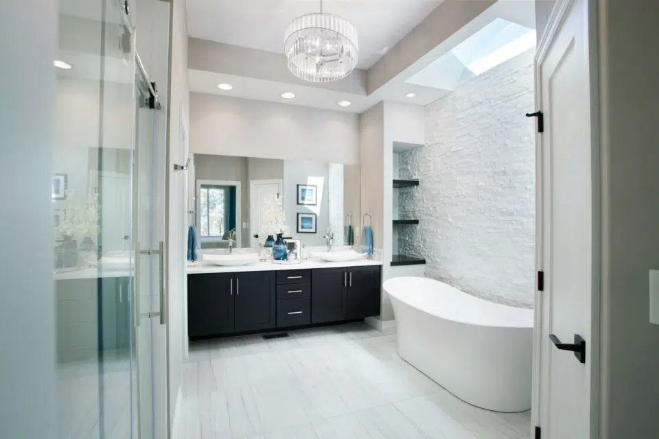 glam-model-home-bathroom-01-960×640.jpg