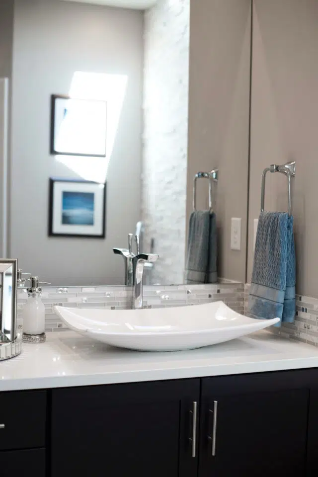 glam-model-home-bathroom-02-640×960.jpg